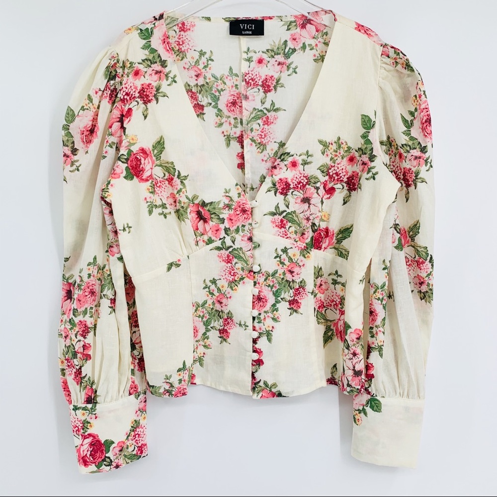 VICI Women’s floral v-neck peasant top cream size large